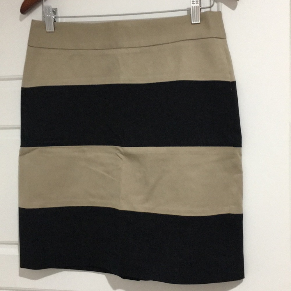 Banana Republic black and tan skirt